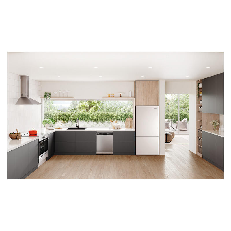 Westinghouse 496L Bottom Mount Fridge Freezer - White
