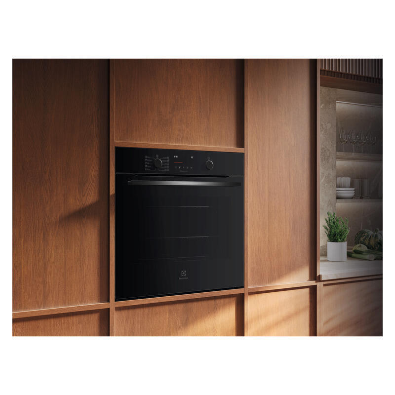 Electrolux 10 Function Steam Bake Pyrolytic Oven (Series 500)